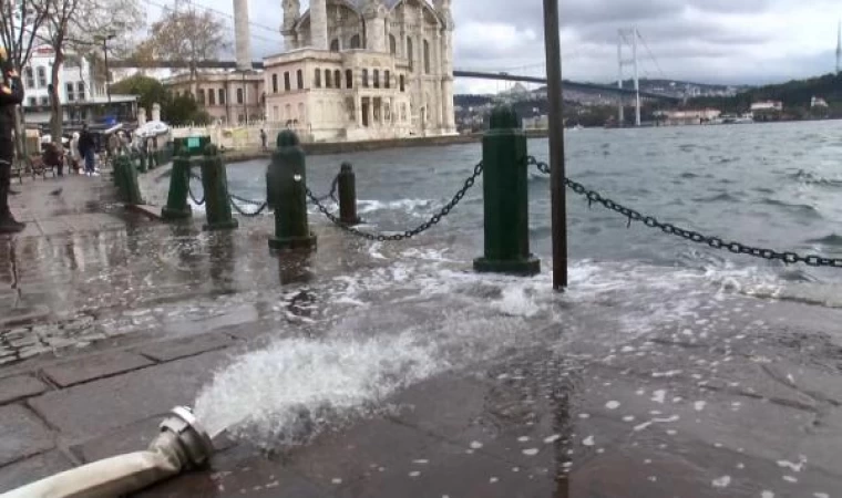 Beşiktaş’ta iş yerinin bodrum katını su bastı