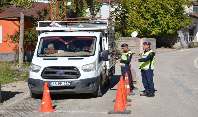 Beytüşşebapta jandarma ekipleri sürücüleri kemer takma konusunda uyardı