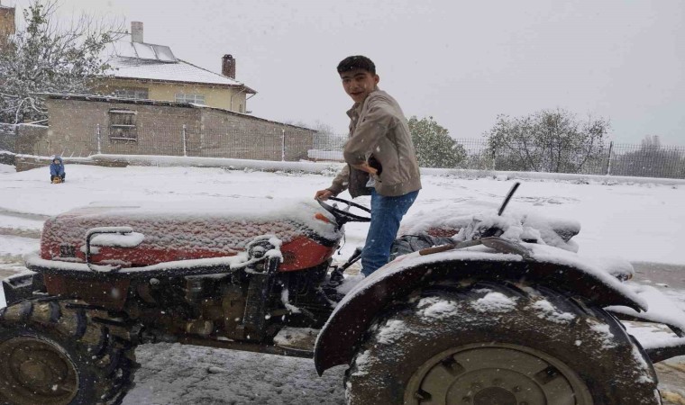 Bilecikte köyler beyaza büründü