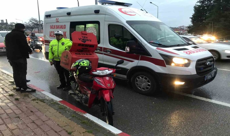 Bilecikte motosiklet yayaya çarparken, kazada 2 kişi yaralandı