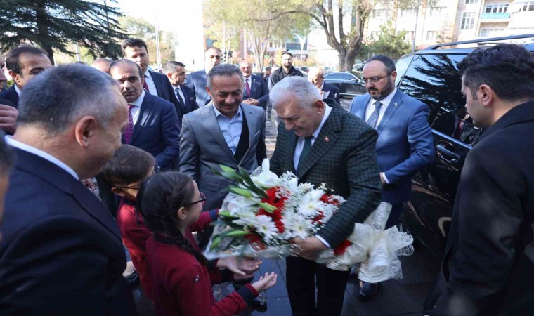 Binali Yıldırım: Dünya, Gazzede yaşanan etnik temizlik karşısında susuyor”