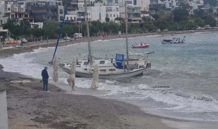 Bodrum’da kuvvetli rüzgar; balıkçı tekneleri hasar gördü, yelkenli karaya oturdu