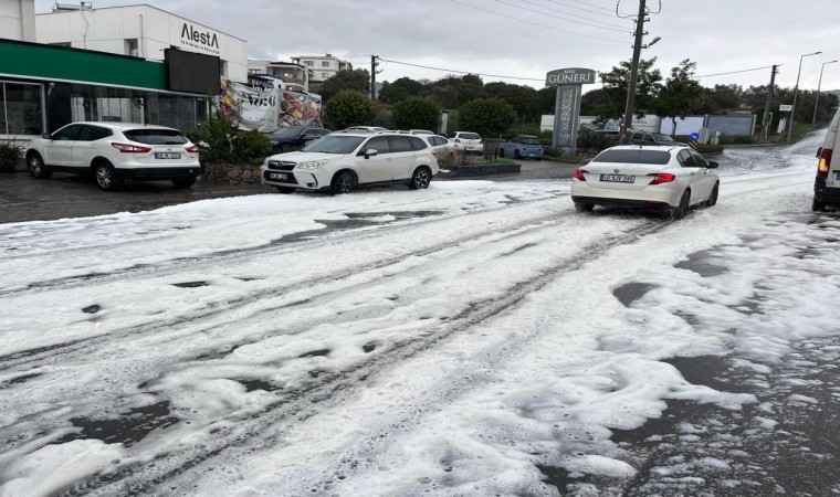 Bodrumda yol aniden köpürdü