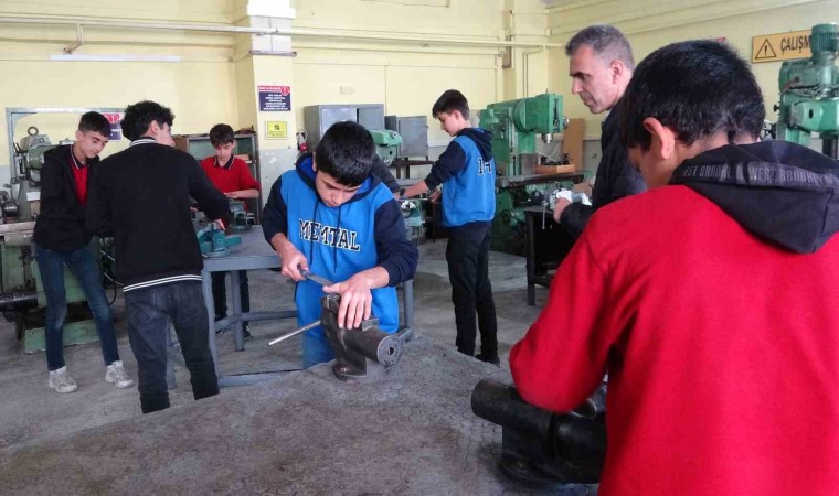 Bölgedeki okulların malzeme ihtiyacı Vandaki meslek lisesi tarafından karşılanıyor