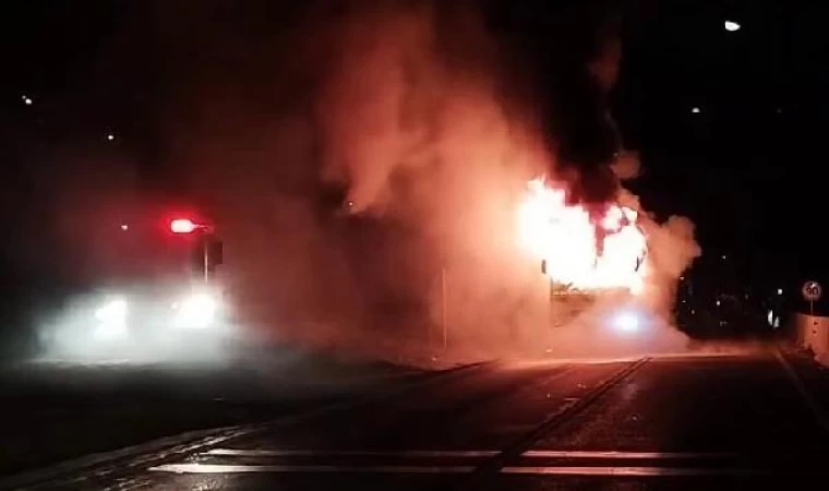 Bolu Dağı’nda motoru tutuşan yolcu otobüsü alev alev yandı