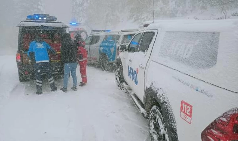 Bolu’da kardan mahsur kalan 20 kampçı ile 6 çalışan kurtarıldı