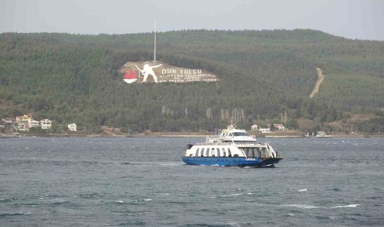 Bozcaada ve Gökçeadaya feribot seferlerine fırtına engeli