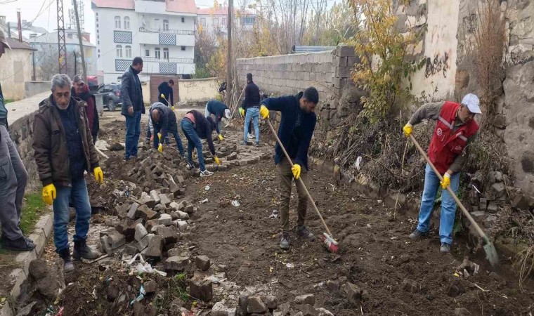 bulanik belediyesi 95 bin metrekare kilitli parke tasi dosedi 1 1699946108