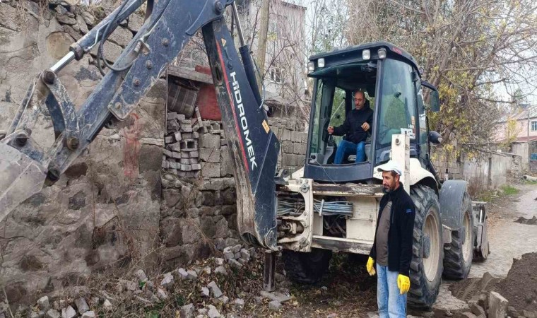 Bulanık Belediyesi 95 bin metrekare kilitli parke taşı döşedi