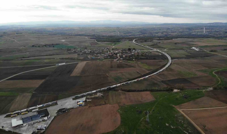 Bulgaristanda yollar kardan kapandı: Hamzabeylide 20 kilometre tır kuyruğu oluştu