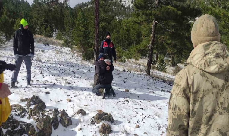 Burdurda dağda kaybolan avcı jandarma ekipleri tarafından bulundu