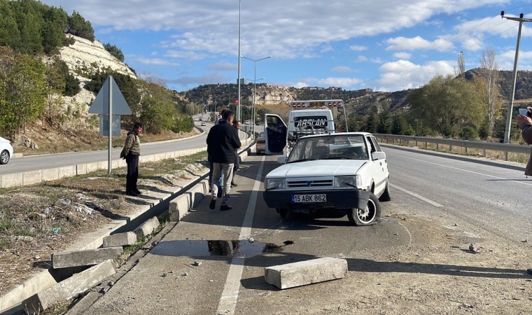 Burdurda kontrolden çıkan otomobil bariyere vurdu: 1 yaralı