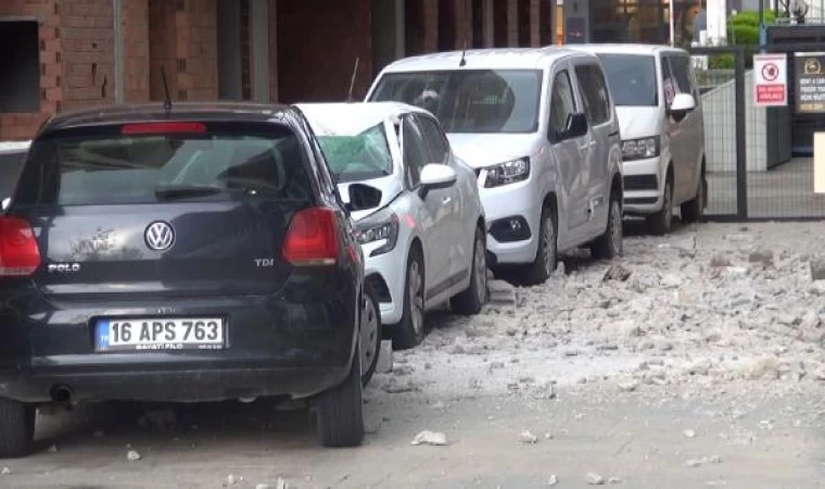 Bursa’da 14 katlı inşaatın duvarı 3 otomobilin üzerine yıkıldı