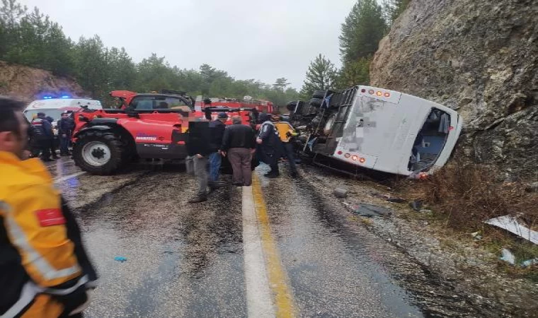 Bursa’da, otobüs ile otomobil çarpıştı: 1 ölü, 3 yaralı