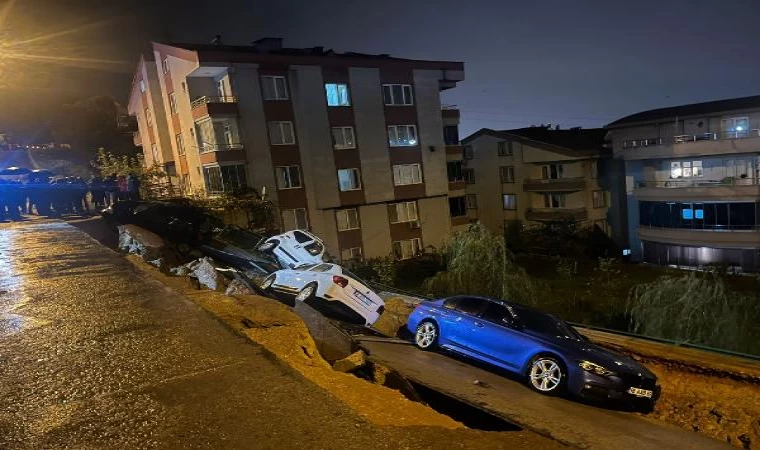 Bursa’da sağanak nedeniyle çöken istinat duvarının çukuruna park halindeki 4 araç düştü