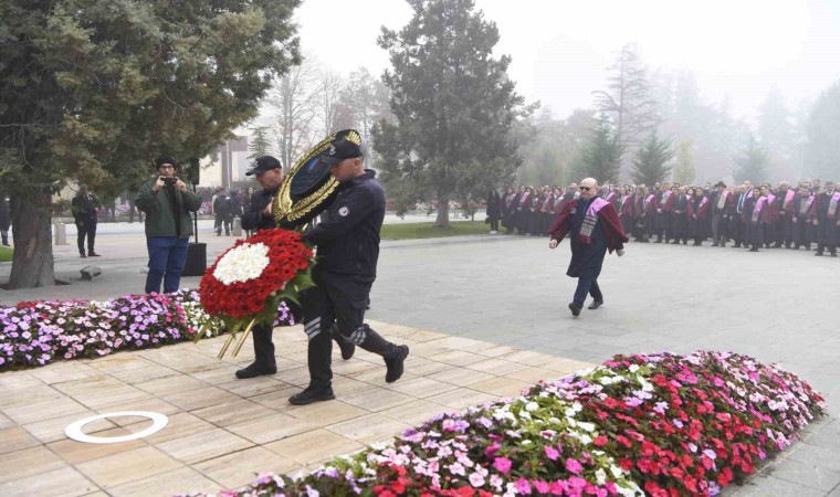 Büyük önder Atatürk 85inci ölüm yıldönümünde saygı ve minnetle Anadolu Üniversitesinde anıldı