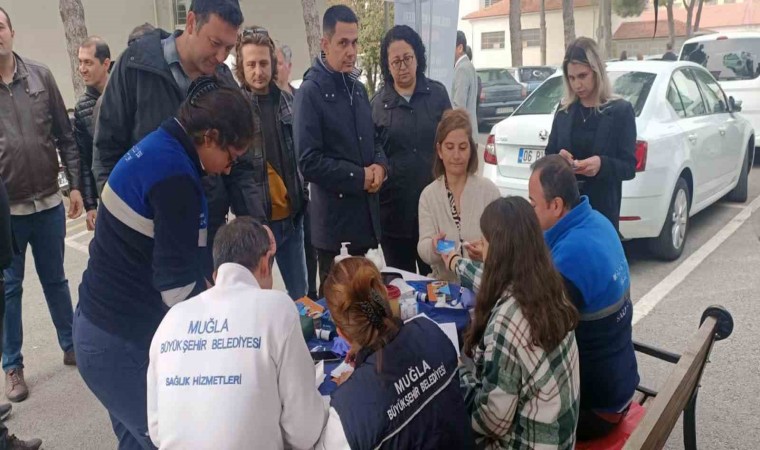 Büyükşehir sağlık ekipleri 13 ilçede şeker ölçümü yapıyor