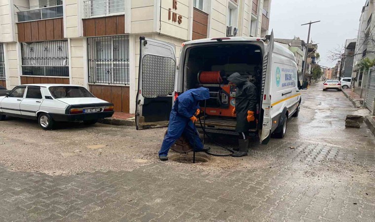 Büyükşehir ve MASKİ, 17 ilçede sağanak yağışa karşı sahada