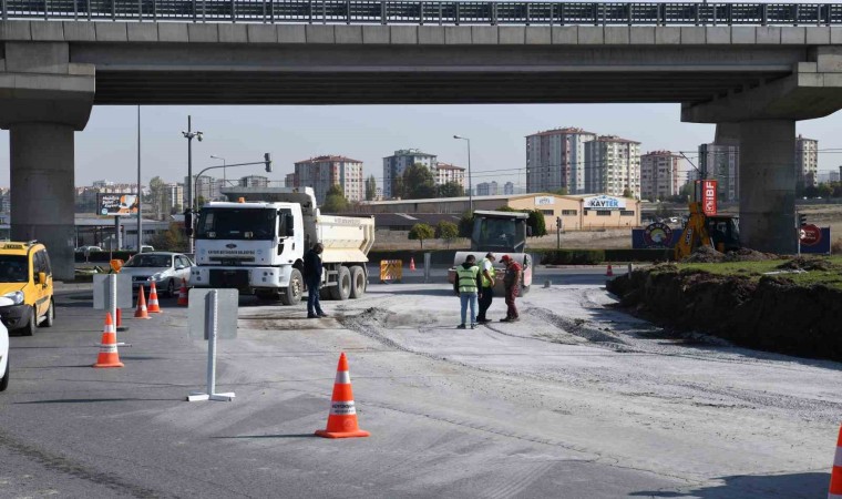 Büyükşehirden 3 bulvarı birleştiren katlı kavşakta ‘stratejik çalışma