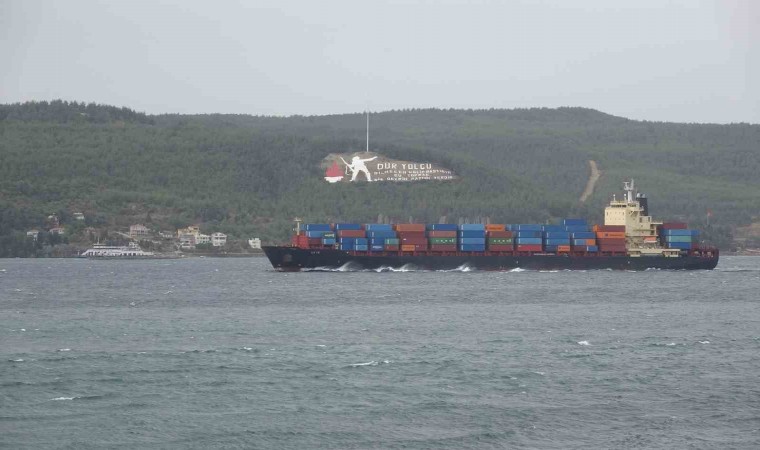 Çanakkale Boğazı yoğun fırtına nedeniyle çift yönlü kapandı