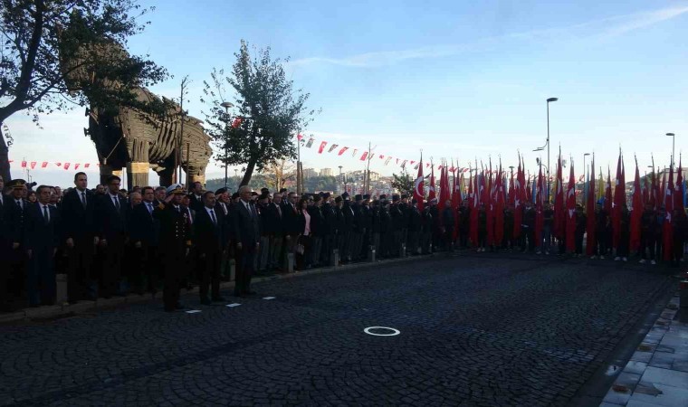 Çanakkalede saat 09.05te hayat durdu