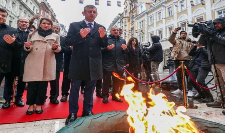 CHP Genel Başkanı Özel, Sonsuz Ateş Anıtı’ndaki törene kaldı