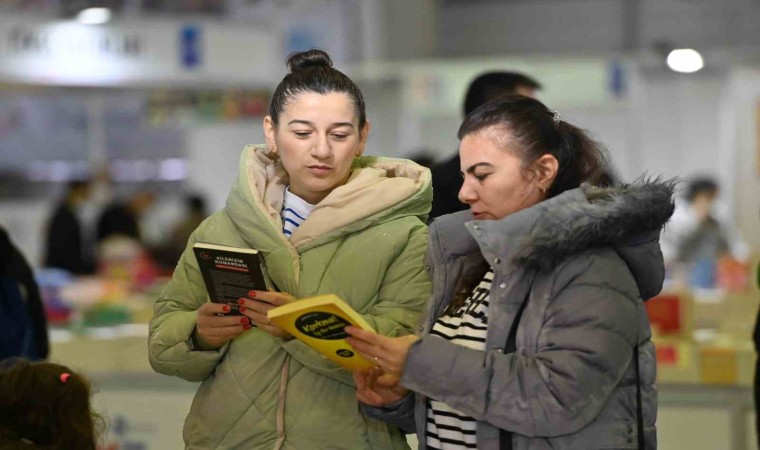 Çorumda açılan kitap fuarına yoğun ilgi