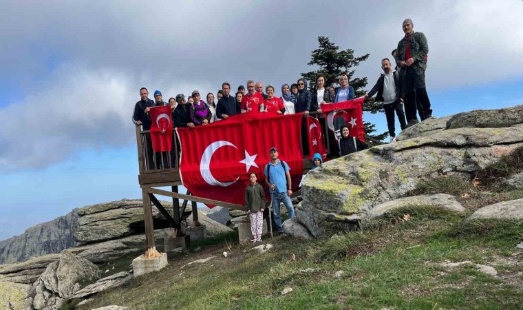 Cumhuriyetin 100. yılında 100 öğretmen Çataldağ zirvesinde