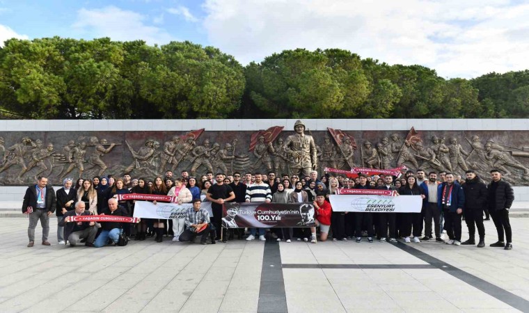 Cumhuriyetin 100. yılında mahalle afet gönüllüsü olan gençlere Çanakkale gezisi düzenledi