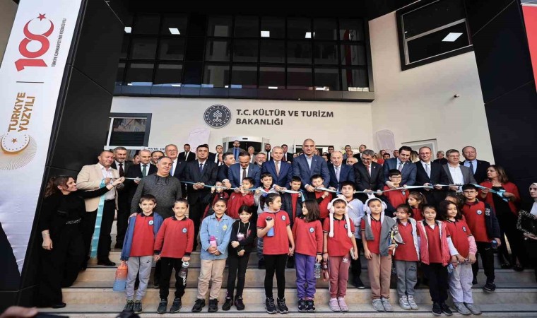 Denizli 100. Yıl İl Halk Kütüphanesini Bakan Ersoy hizmete açtı