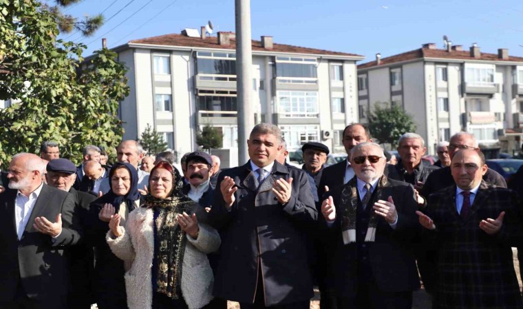 Depremde hasar gören cami