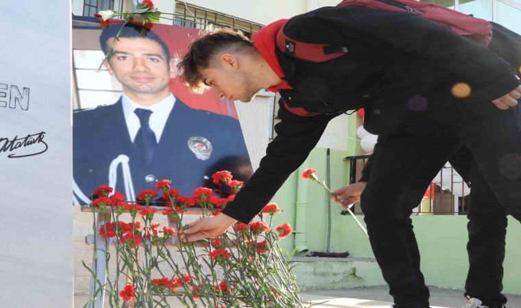 Depremde hayatını kaybeden polis Barış Berberin adı kütüphanede yaşatılacak