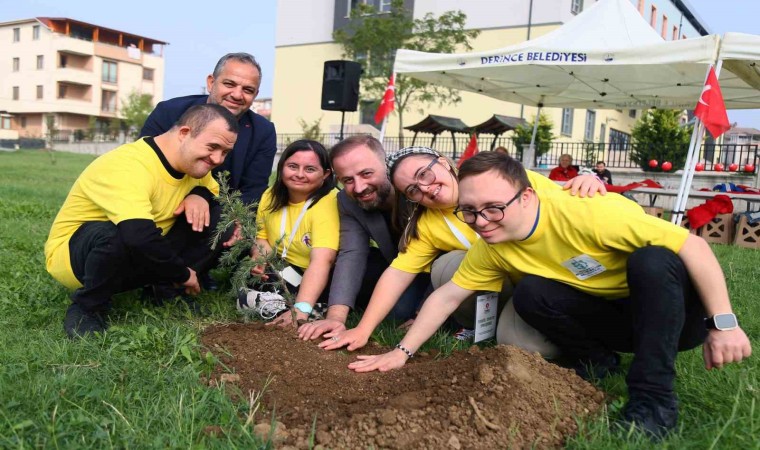 Derincede fidanlar toprakla buluştu