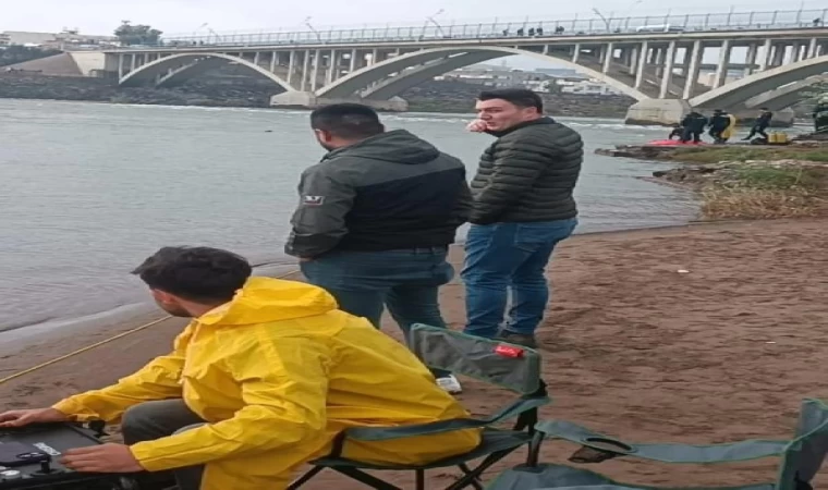 Dicle Nehri’ne atlayan kız kardeşlerden Zelin, aranıyor