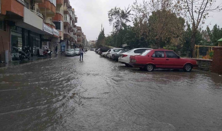 Didimde sağanak yağış ve fırtına etkili oldu