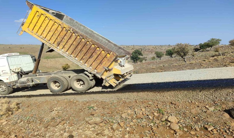 Diyarbakırda 17 mahallede yol çalışmalarına devam ediyor