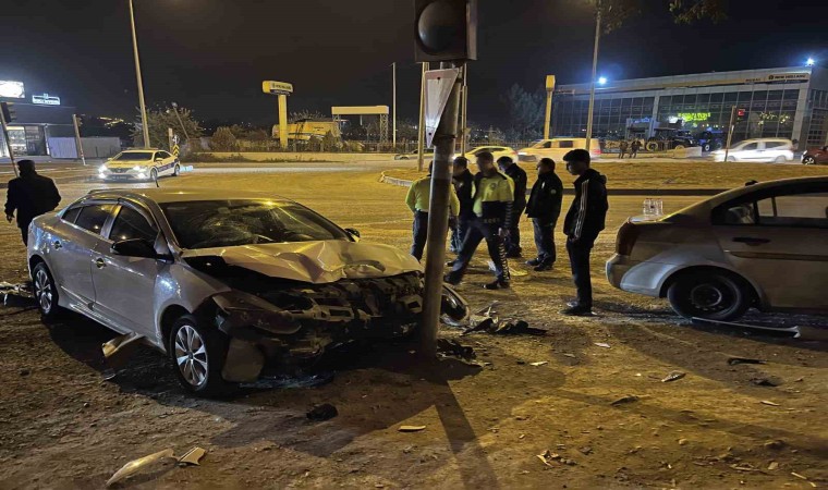 Diyarbakırda kırmızı ışık ihlali kaza getirdi: 1i çocuk 5 yaralı