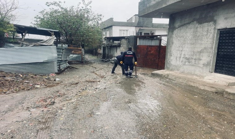 Diyarbakırda yağış sonrası sokaklarda temizlik yapıldı