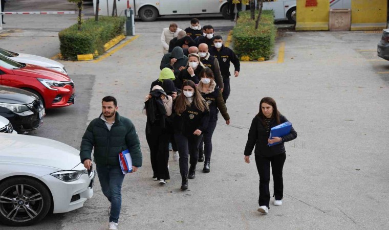 Dolandırıcılık suçundan adliyeye sevk edilen şahıslardan 3ü tutuklandı