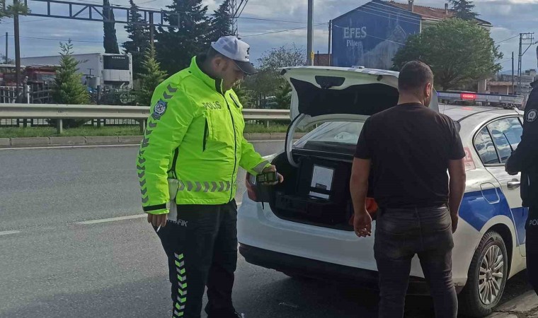 ‘Dur ihtarına uymayan sürücü polisten kaçamadı