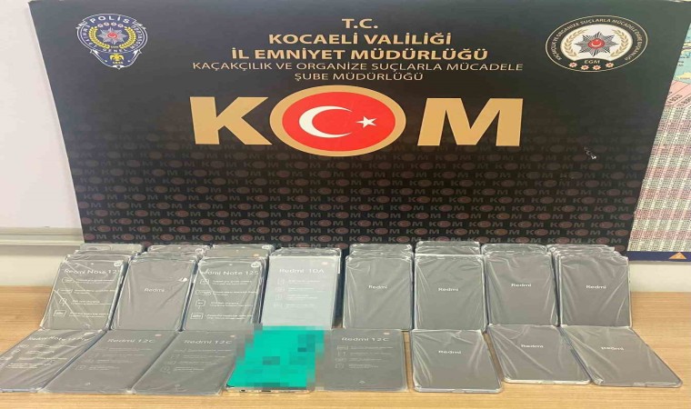 Durdurulan araçtan gümrük kaçağı telefonlar ele geçirildi