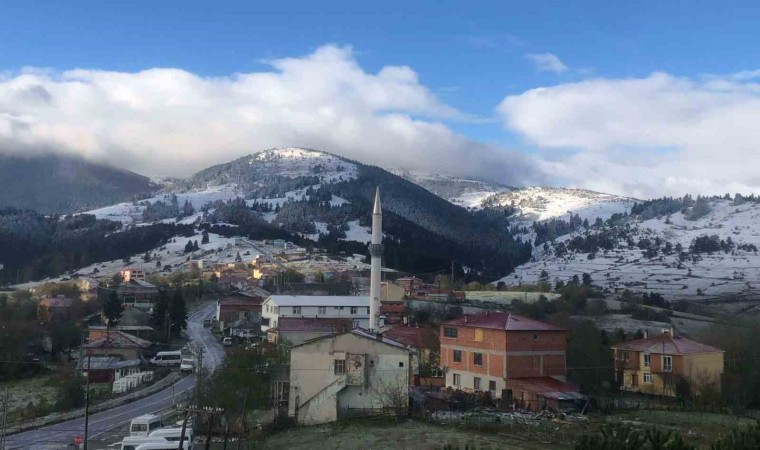 Dürtmen Dağına mevsimin ilk karı düştü