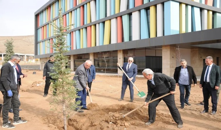 EBYÜde fidanlar toprakla buluştu