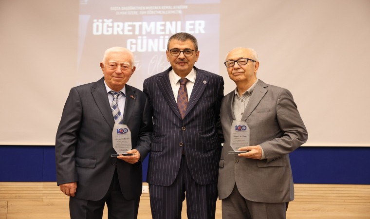 Eğitim fakültesi hâtıralara, şiirlerle, şarkılarla Öğretmenler Gününü kutladı