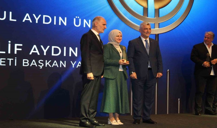 Eğitimde yılın ihracat şampiyonu İAÜ oldu