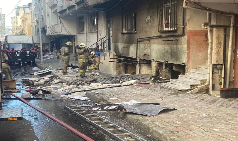 (Ek fotoğraf) Küçükçekmece’de binada patlama : 1 ölü, 5 yaralı