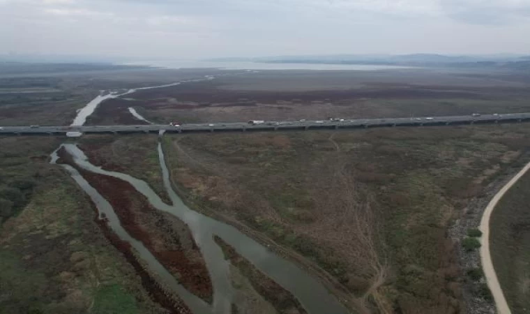 (ek fotoğraflar) Büyükçekmece Gölü kuruyor, artık İstanbul’a su verilmiyor