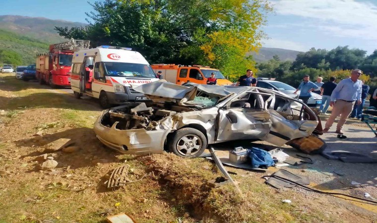 El freninin çekmeyi unutunca otomobil uçurumdan yuvarlandı: 1i ağır 4 yaralı