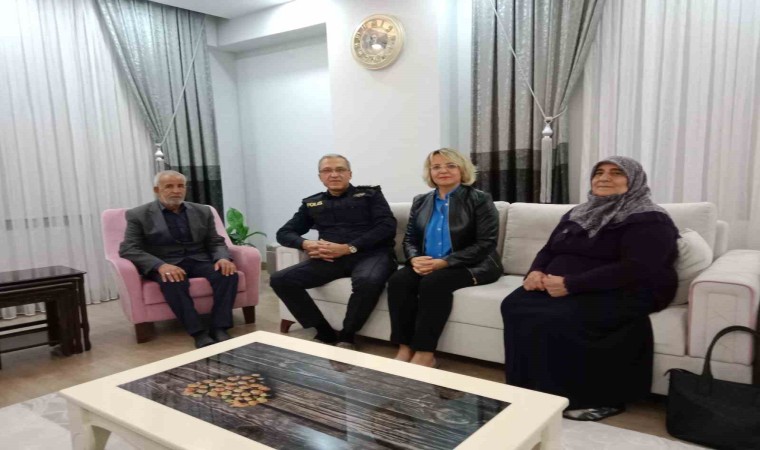 Elazığ Emniyet Müdürü Karayel ve eşi, şehit ailesiyle bir araya geldi