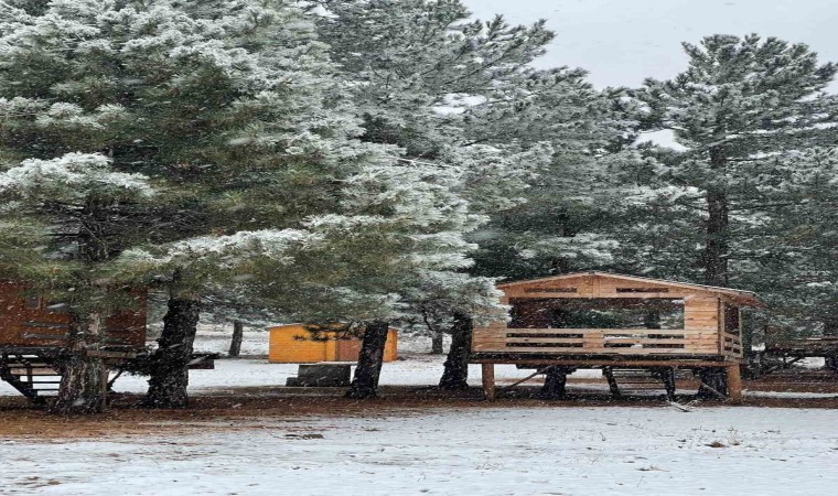 Elazığa mevsimin ilk karı düştü